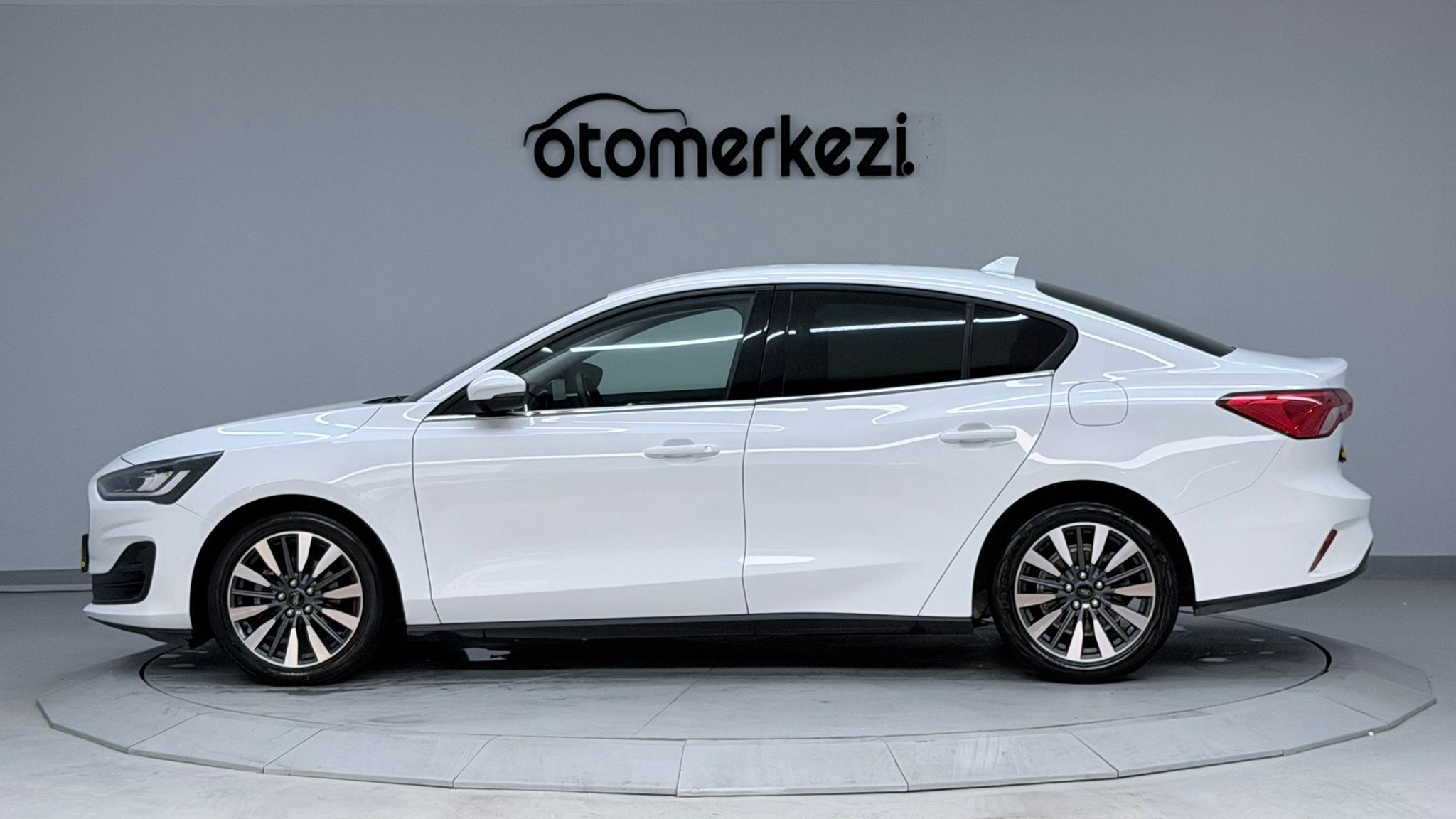 FORD FOCUS 10